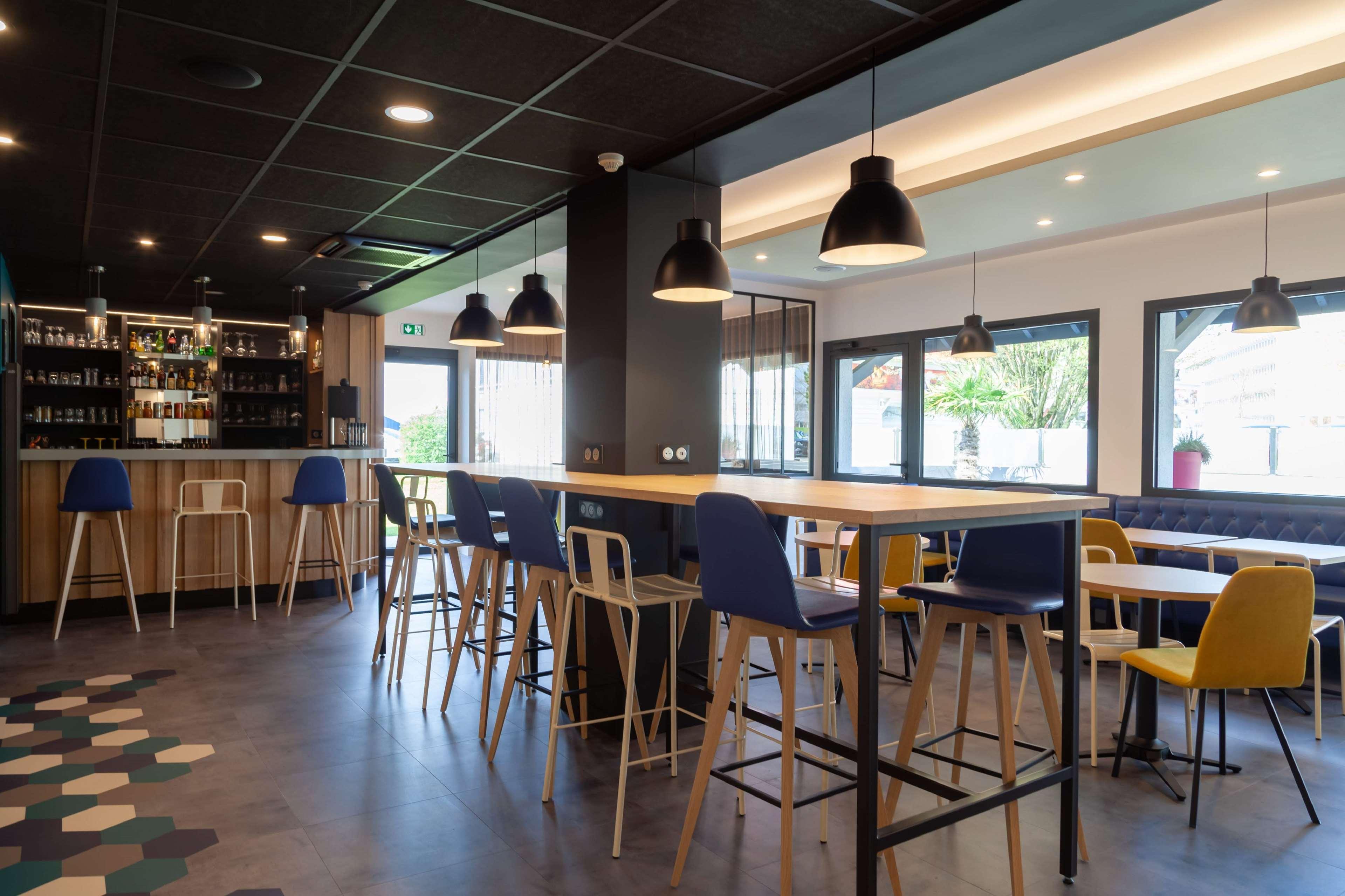 Kyriad Niort-Espace Mendesfrance Exterior photo