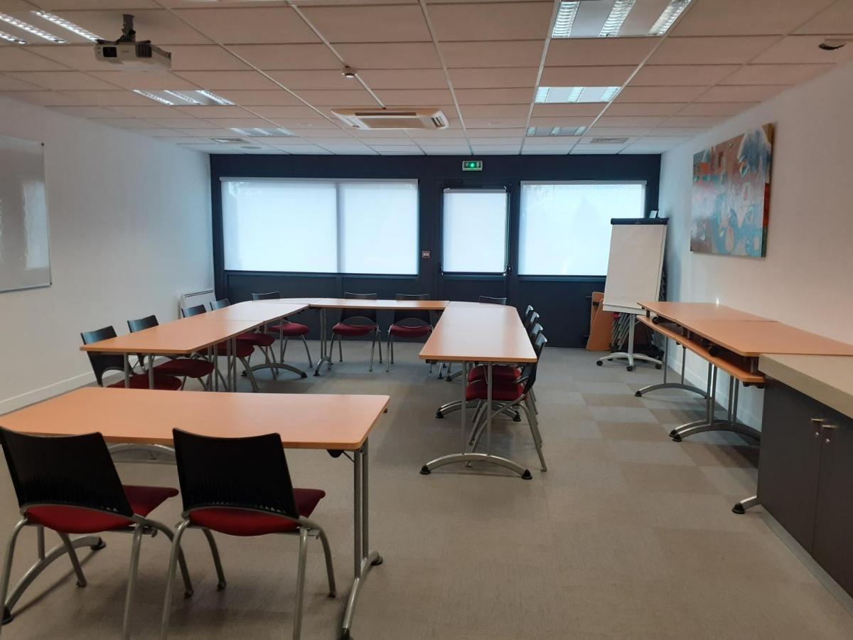 Kyriad Niort-Espace Mendesfrance Exterior photo