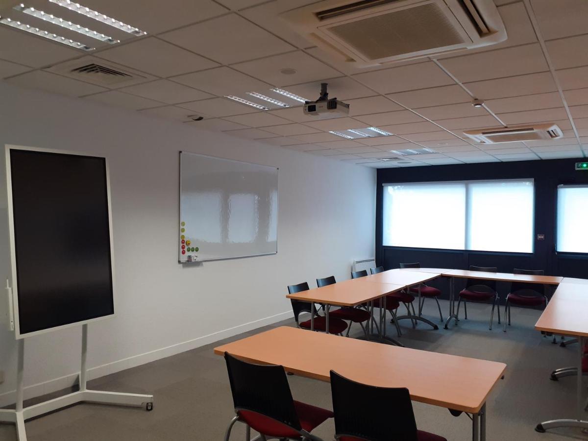 Kyriad Niort-Espace Mendesfrance Exterior photo